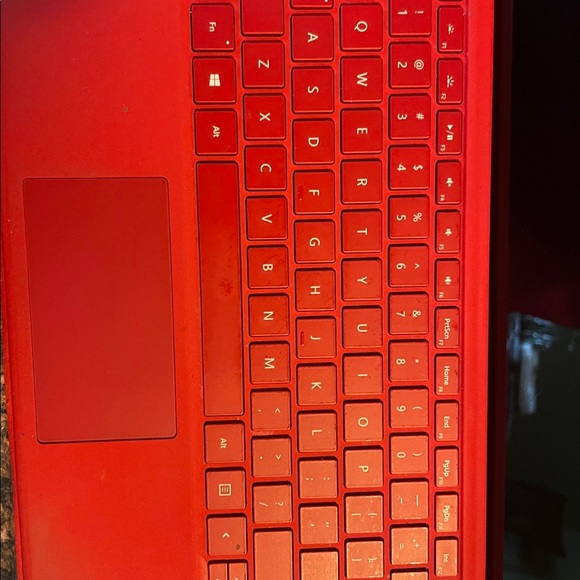 Surface Pro 4 (with Keyboard) - Picture 4 of 11